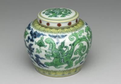 图片[3]-Lidded jar with dragons in doucai painted enamels and tian mark, Ming dynasty, Chenghua reign, 1465-1487-China Archive